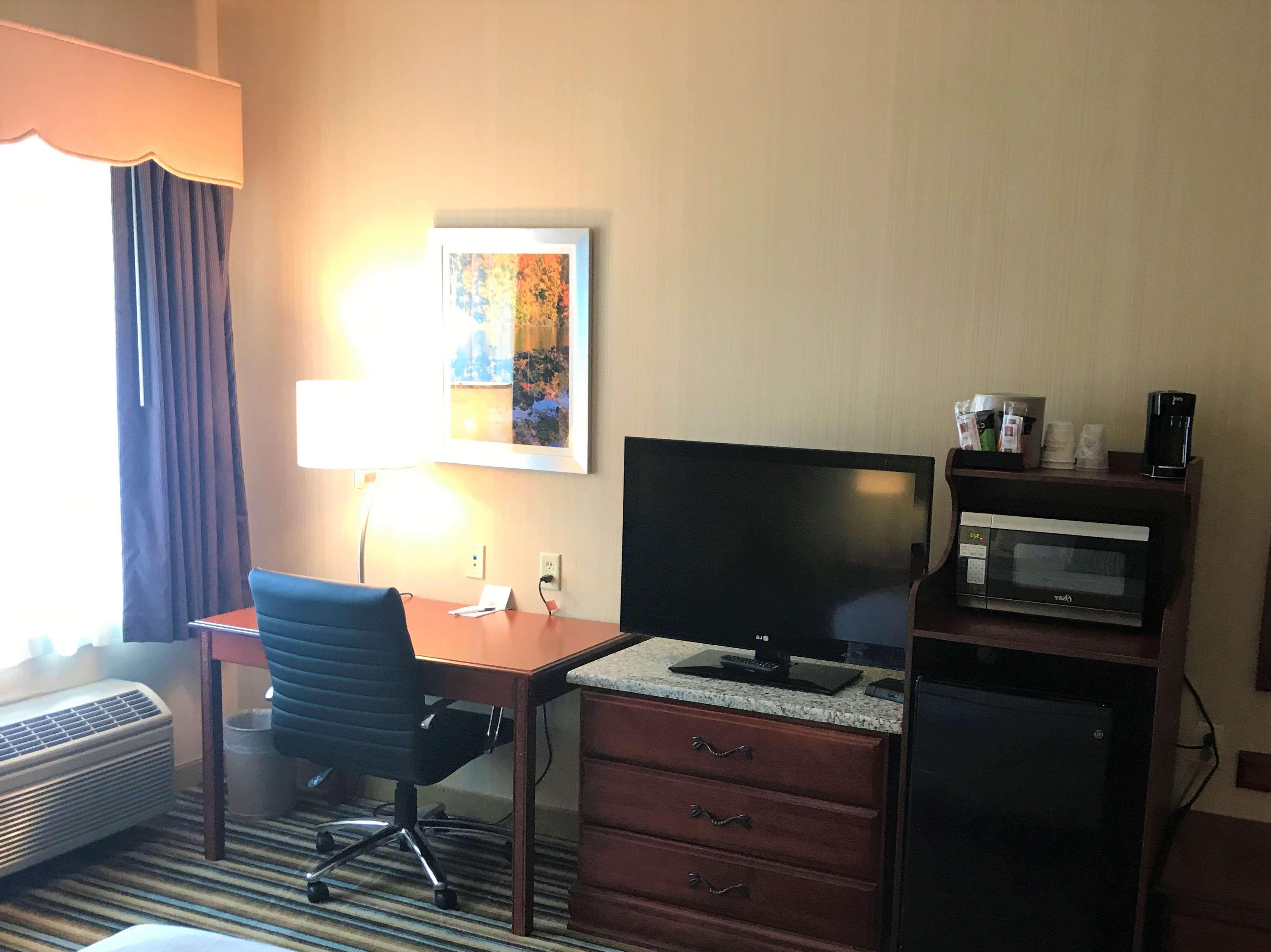 Best Western Plus New England Inn & Suites Berlin Luaran gambar