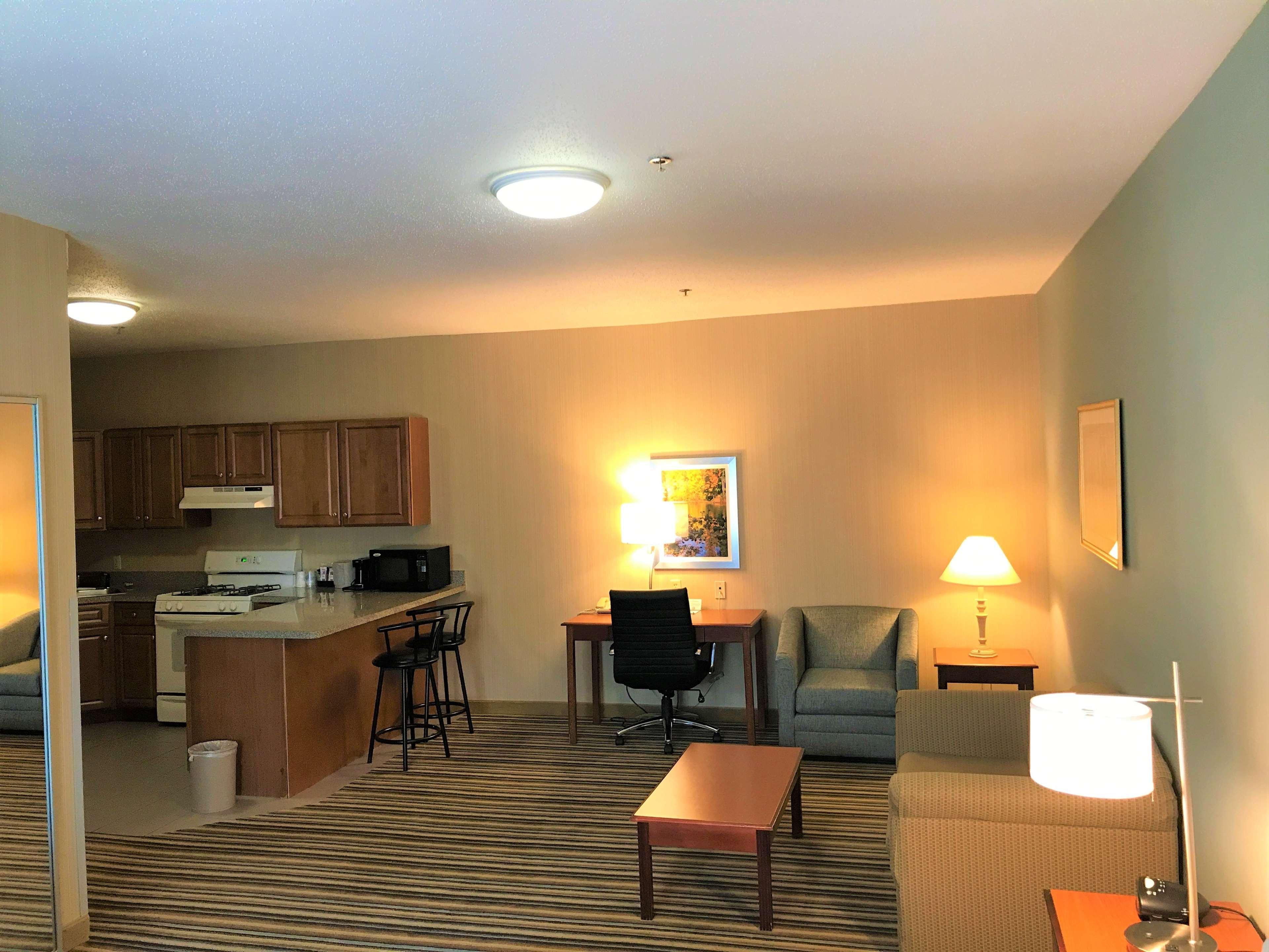 Best Western Plus New England Inn & Suites Berlin Luaran gambar