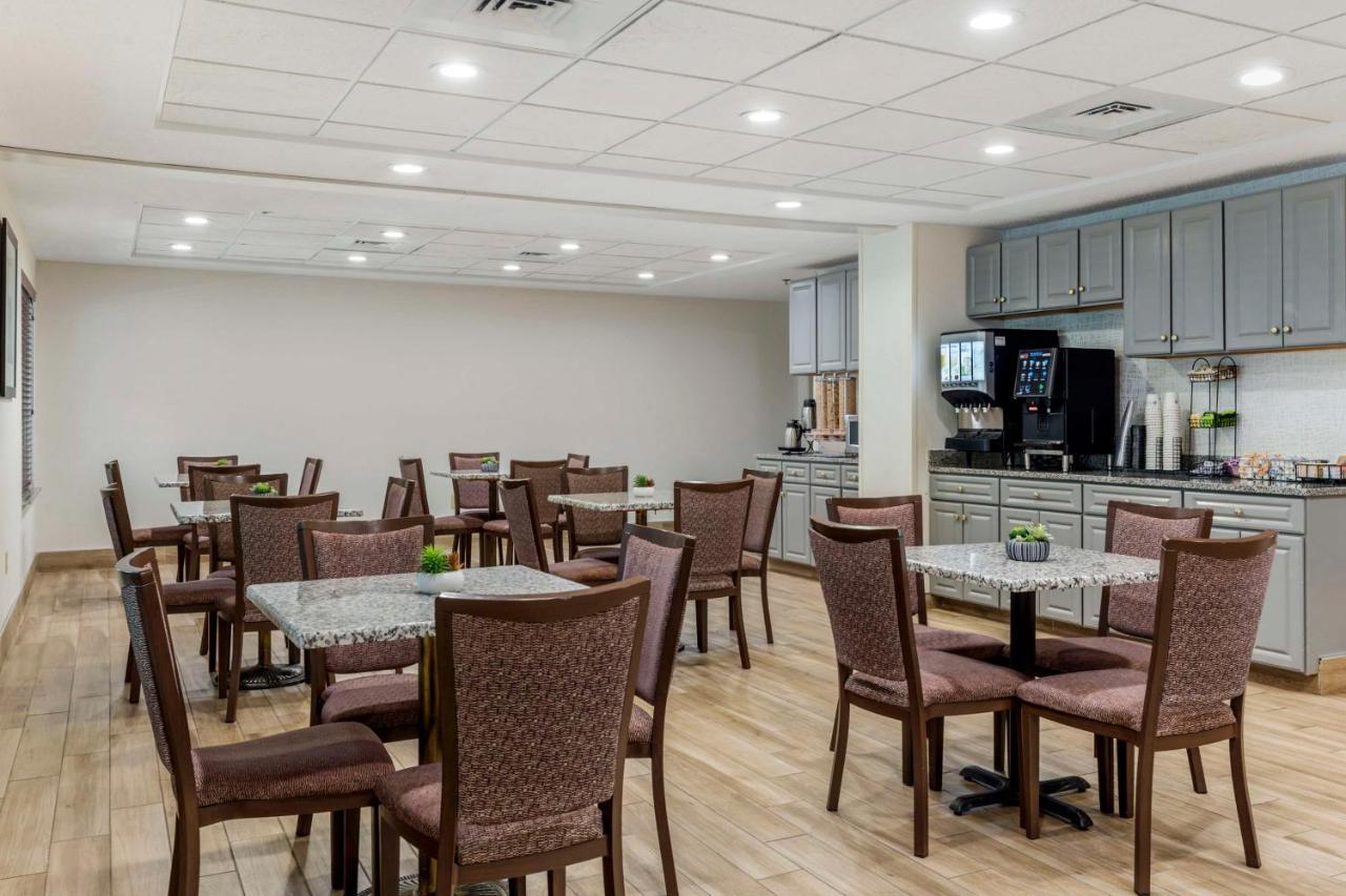 Best Western Plus New England Inn & Suites Berlin Luaran gambar