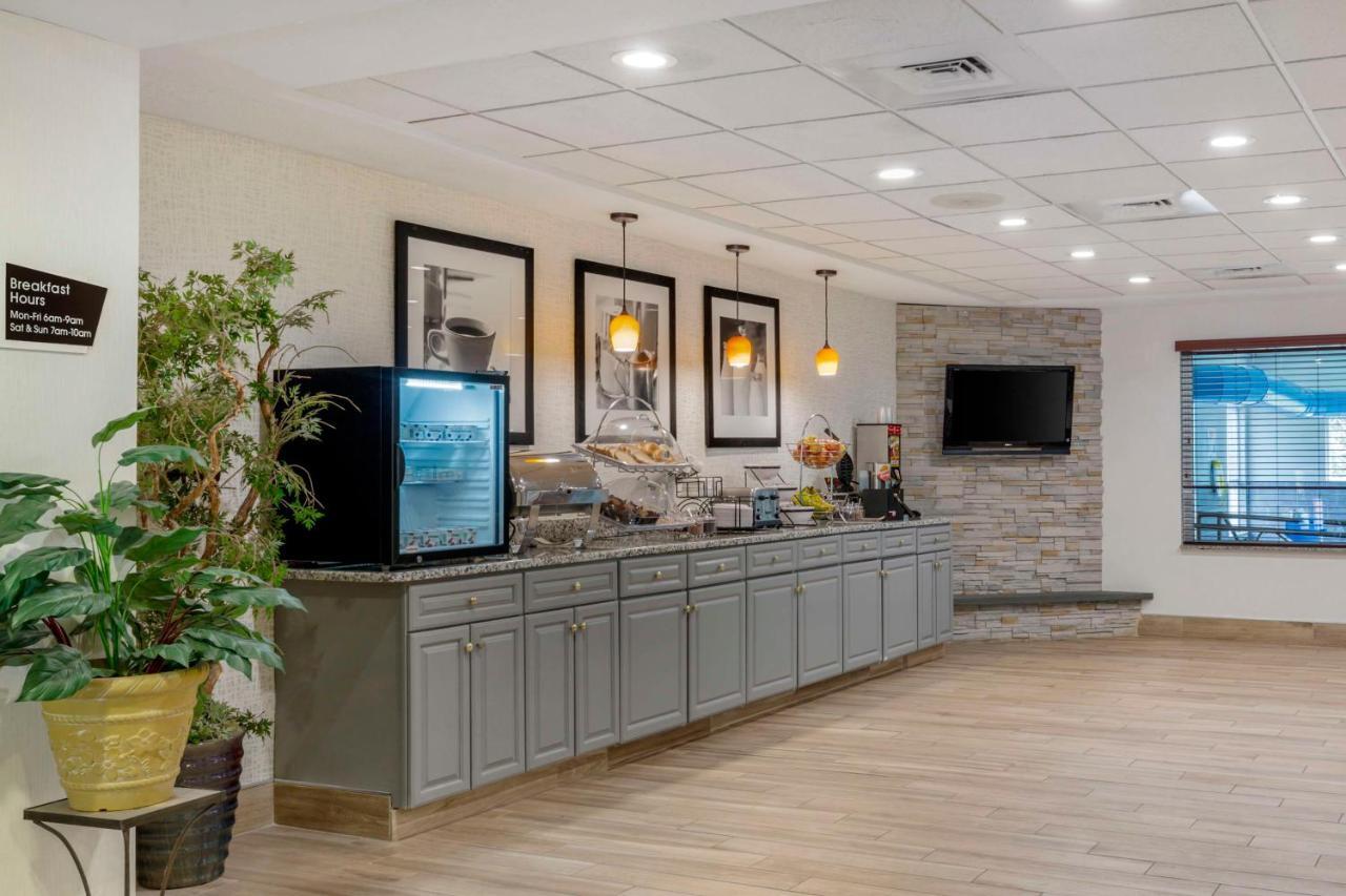 Best Western Plus New England Inn & Suites Berlin Luaran gambar