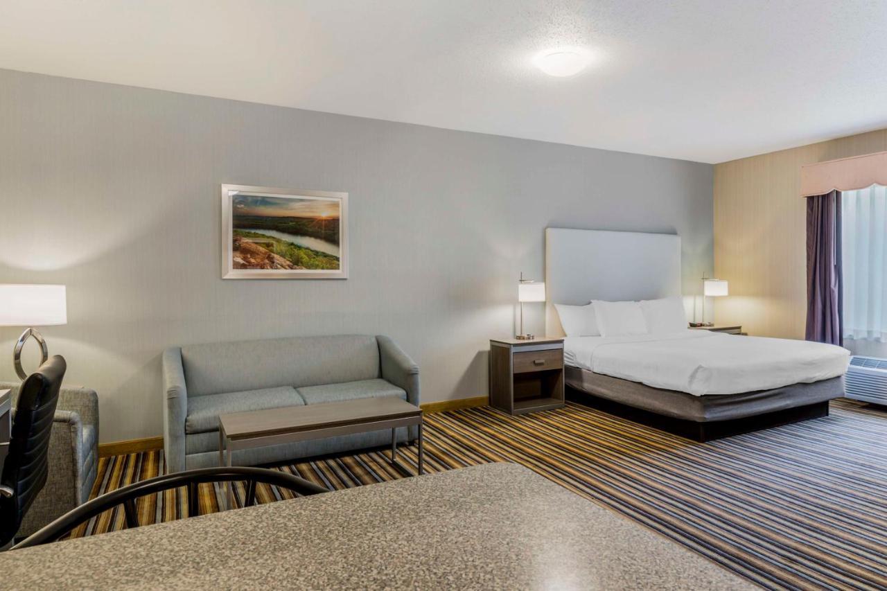 Best Western Plus New England Inn & Suites Berlin Luaran gambar