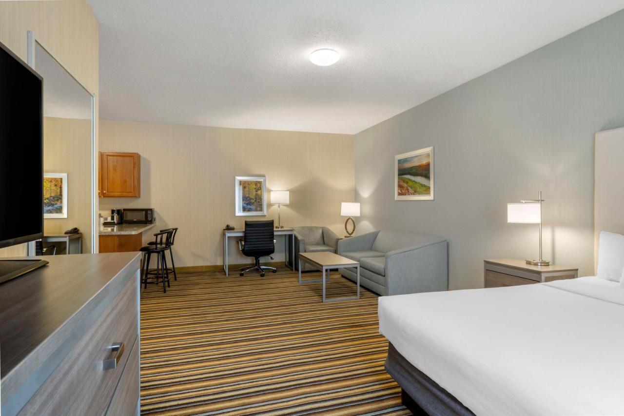 Best Western Plus New England Inn & Suites Berlin Luaran gambar