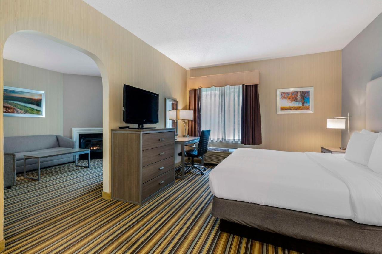 Best Western Plus New England Inn & Suites Berlin Luaran gambar