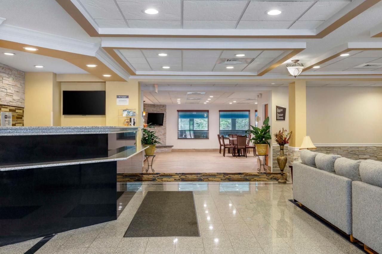 Best Western Plus New England Inn & Suites Berlin Luaran gambar
