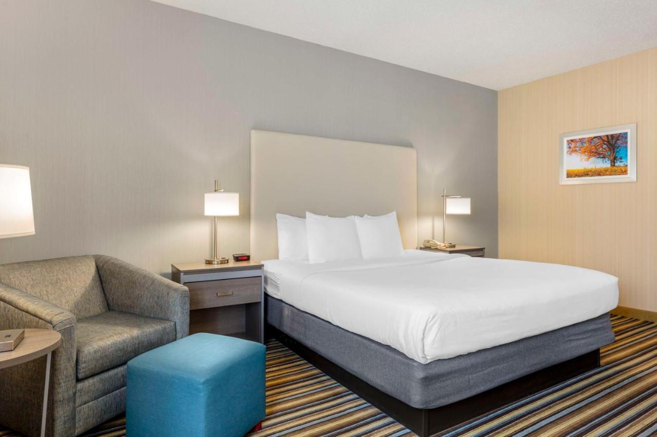 Best Western Plus New England Inn & Suites Berlin Luaran gambar