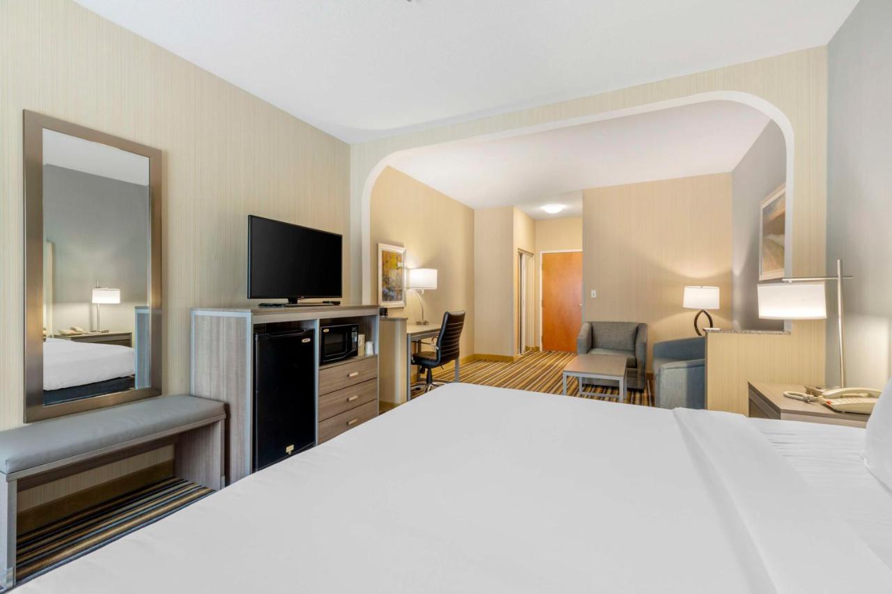 Best Western Plus New England Inn & Suites Berlin Luaran gambar