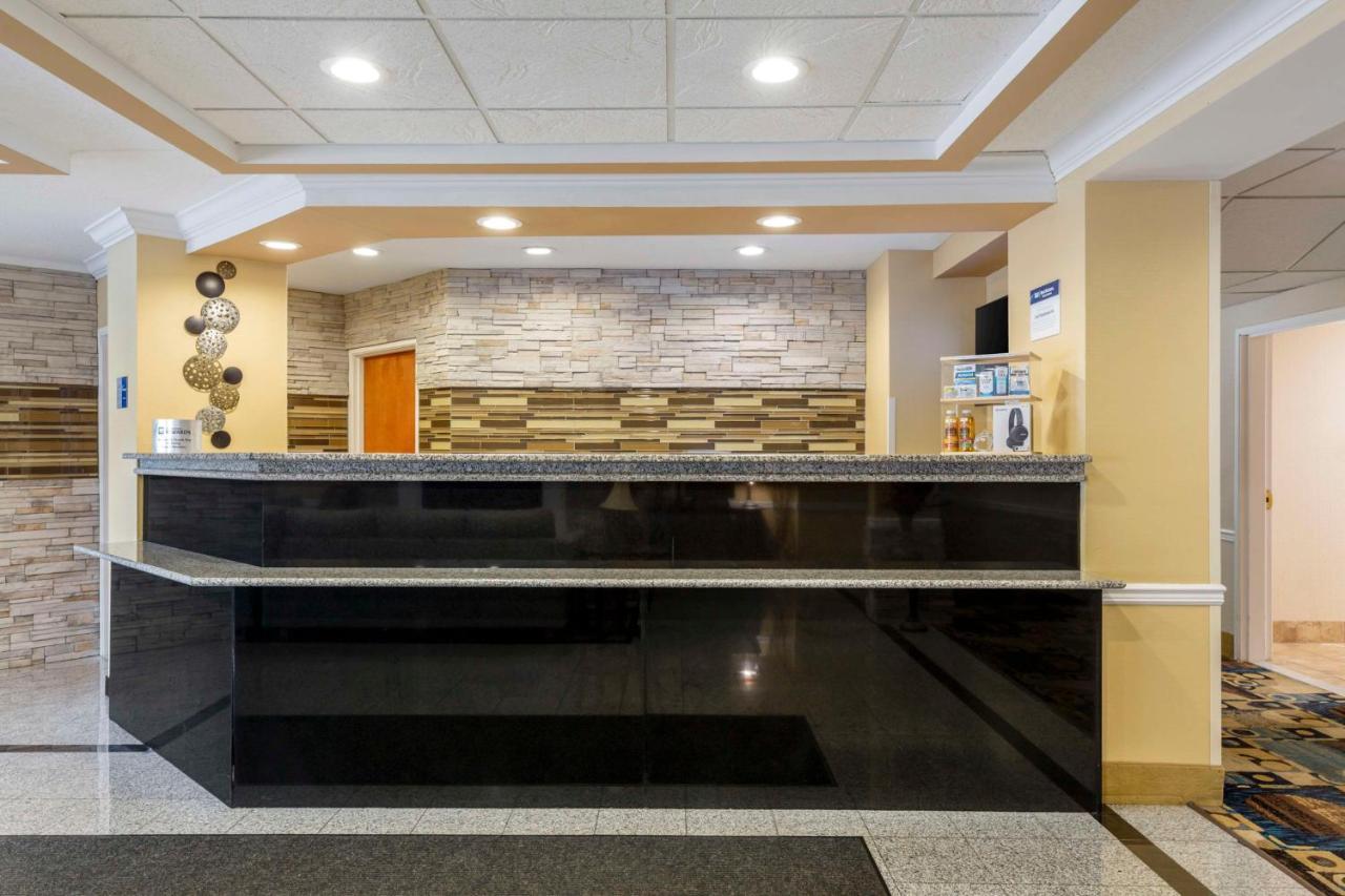Best Western Plus New England Inn & Suites Berlin Luaran gambar