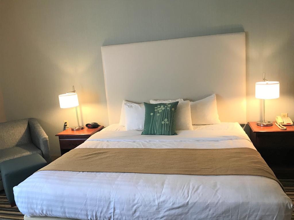 Best Western Plus New England Inn & Suites Berlin Luaran gambar