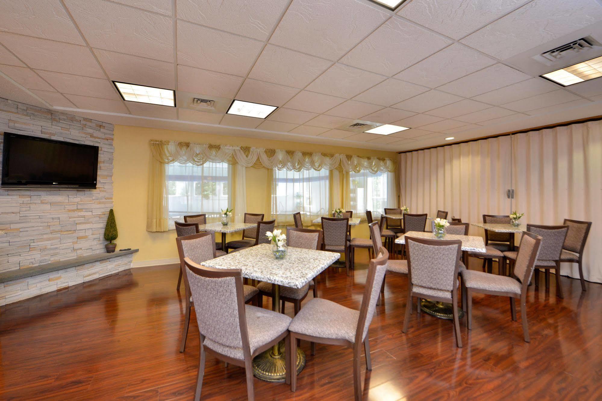 Best Western Plus New England Inn & Suites Berlin Luaran gambar